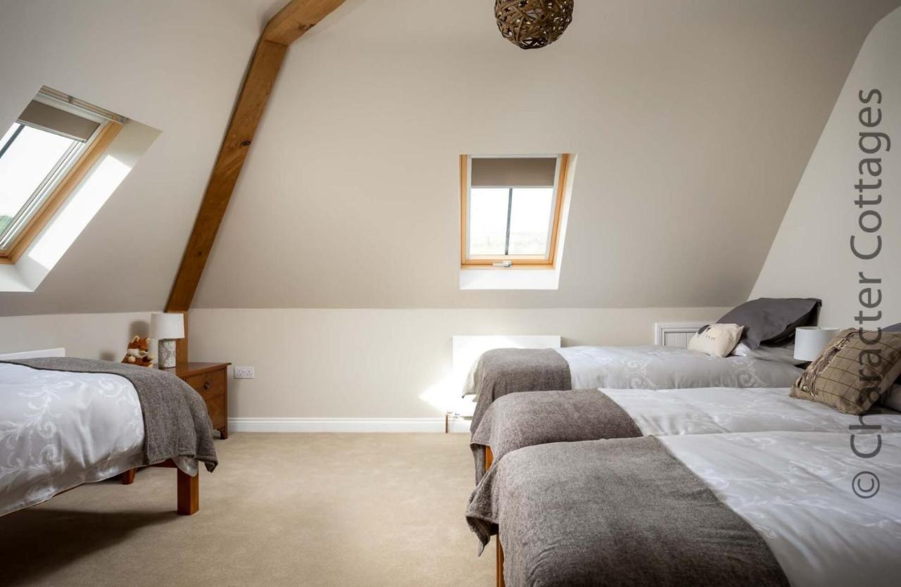 Вилла Flynn'S Barn Aylworth Экстерьер фото